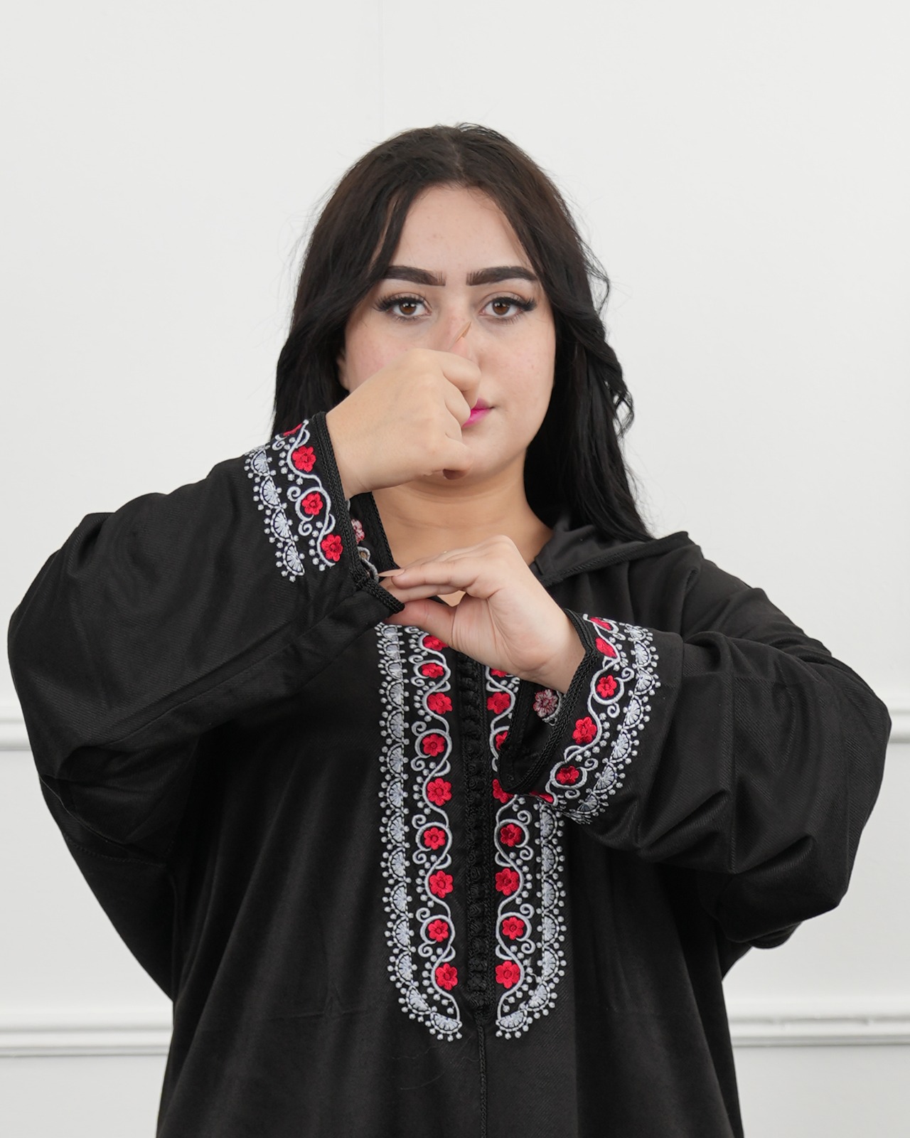 أسود