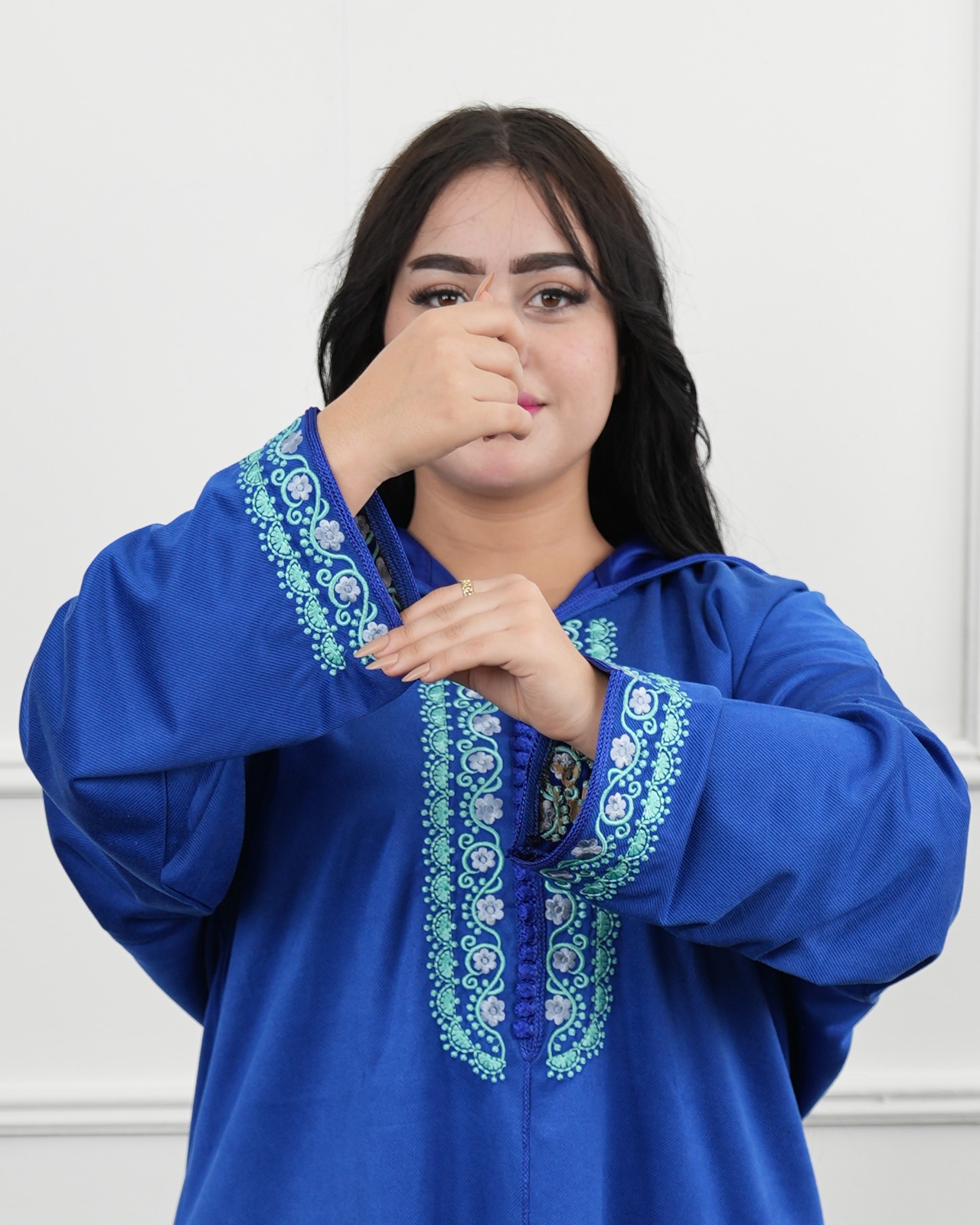 أزرق