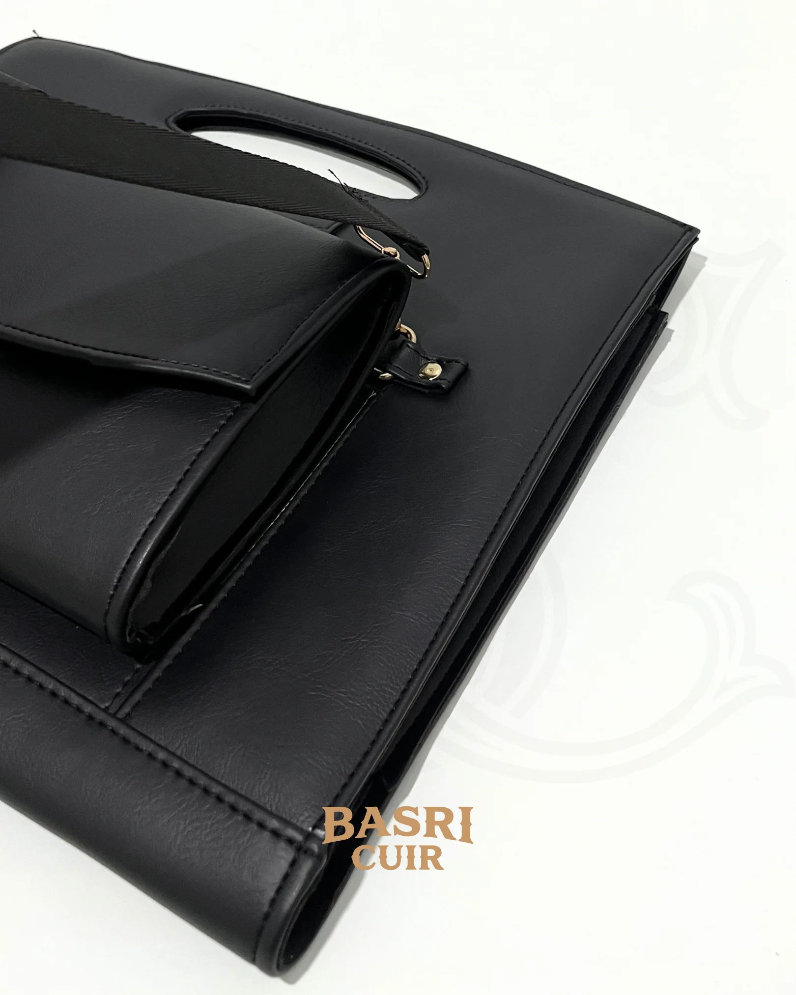 حقيبة لابتوب جلدية – أسود