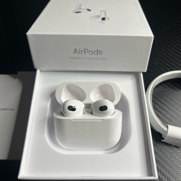 Apple AirPods (3ᵉ Génération) – Écouteurs Sans Fil avec Audio Spatial (Version USA)