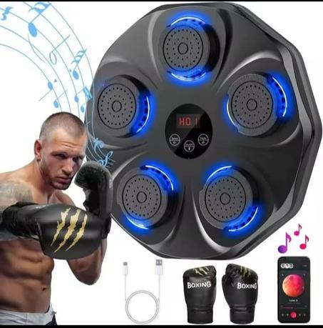 آلة الملاكمة مع قفازات الموسيقى