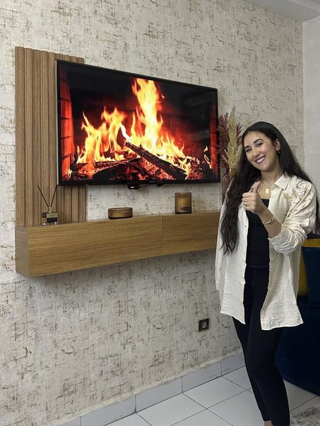 Meuble TV mural moderne en bois avec bardage décoratif