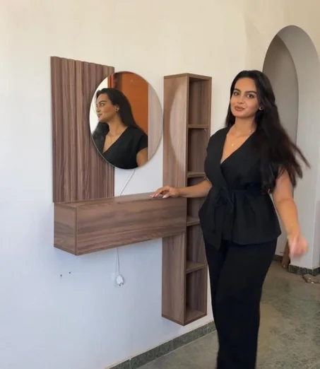 La fameuse Miroir  avec 5 etageres 1 tiroir