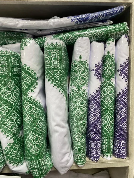 لزار مطروز بالالوان