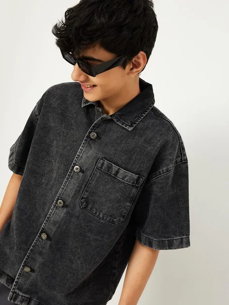 ستايل "Washed Black Denim" لي غيهنيك هاد الصيف! 🖤✨