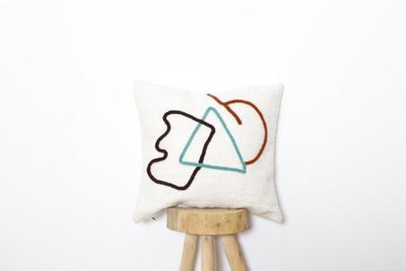 Housses de Coussins Marocaines: Élégance Artisanale en Coton, Laine et Soie