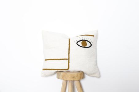 Housses de Coussins Marocaines: Élégance Artisanale en Coton, Laine et Soie