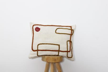 Housses de Coussins Marocaines: Élégance Artisanale en Coton, Laine et Soie