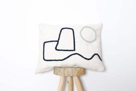 Housses de Coussins Marocaines: Élégance Artisanale en Coton, Laine et Soie