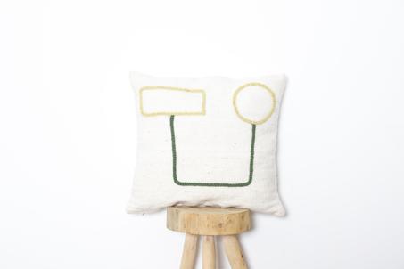 Housses de Coussins Marocaines: Élégance Artisanale en Coton, Laine et Soie