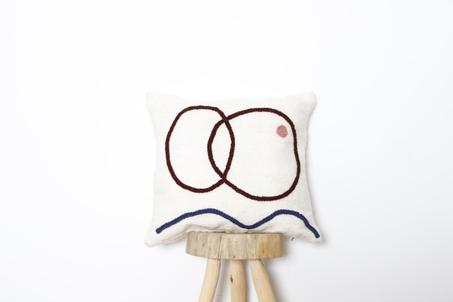 Housses de Coussins Marocaines: Élégance Artisanale en Coton, Laine et Soie