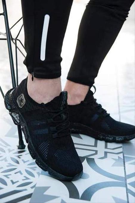 حذاء رياضي اديداس