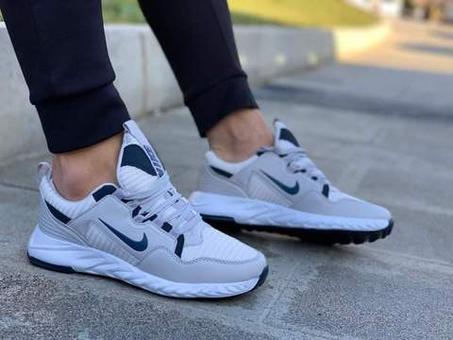 حذاء رياضي اديداس خفيف (adidas ) Gris