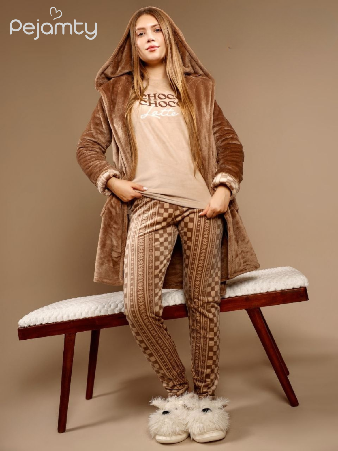 Pyjama Femme en Velours Confort et Élégance pour des Moments Détente