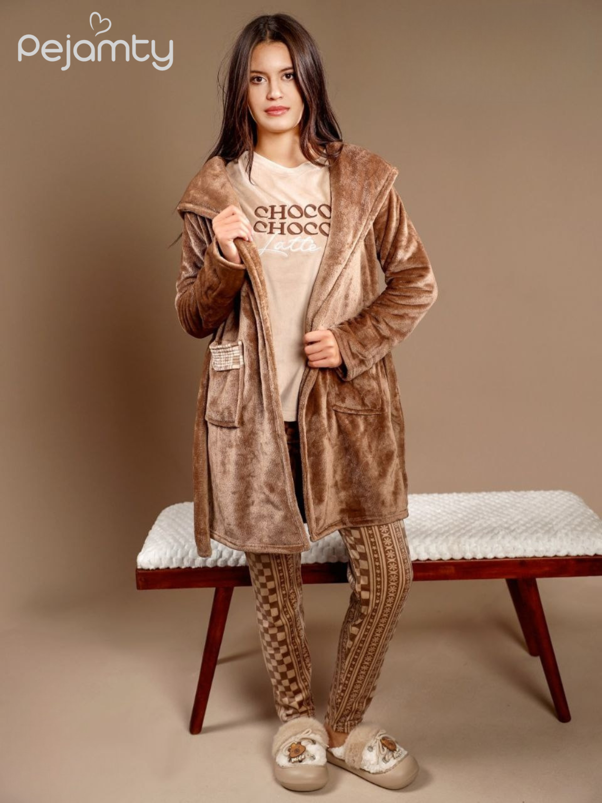 Pyjama Femme en Velours Confort et Élégance pour des Moments Détente