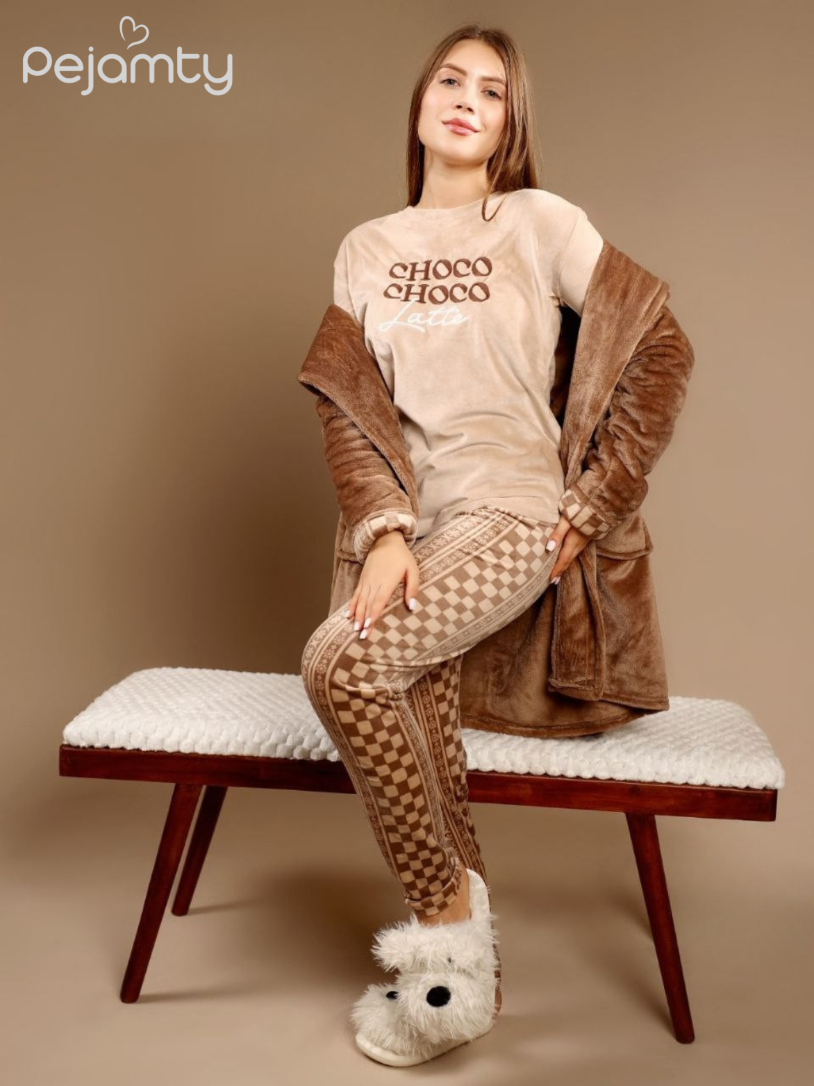 Pyjama Femme en Velours Confort et Élégance pour des Moments Détente