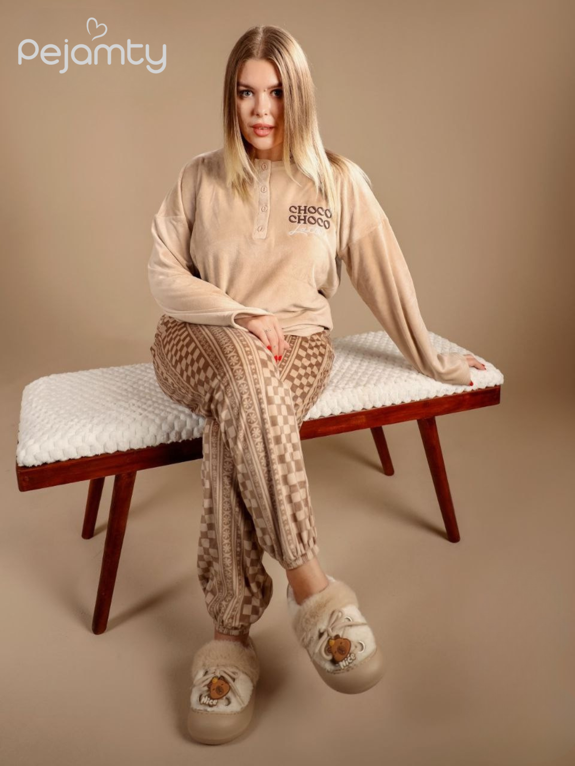 Pyjama Femme en Velours Confort Douillet et Élégance pour des Soirées Cocooning