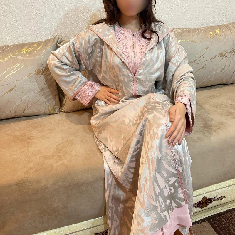 الكمخة: ثوب الملوك والأميرات/جلابة من قطعتين GRIS