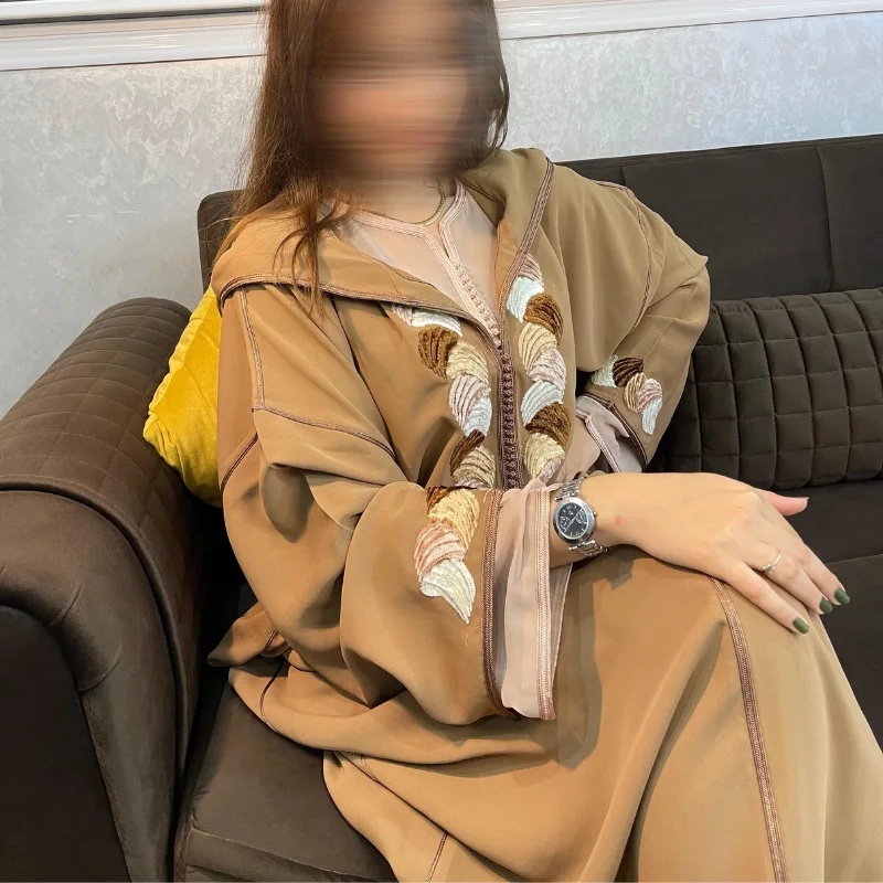 جلابة أنيقة بتطريز شرقي ساحر MARRON