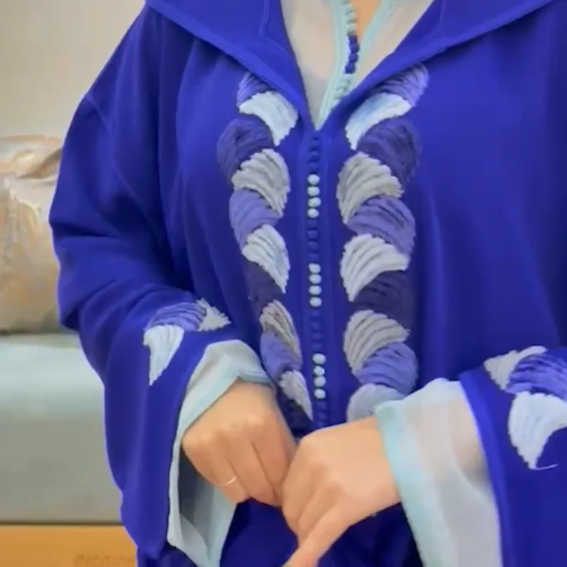 جلابة أنيقة بتطريز شرقي ساحر BLEU