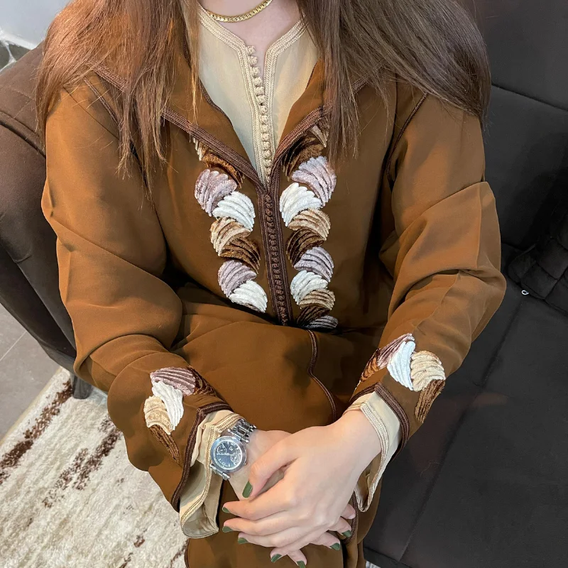 جلابة أنيقة بتطريز شرقي ساحر  MARRON FONCE