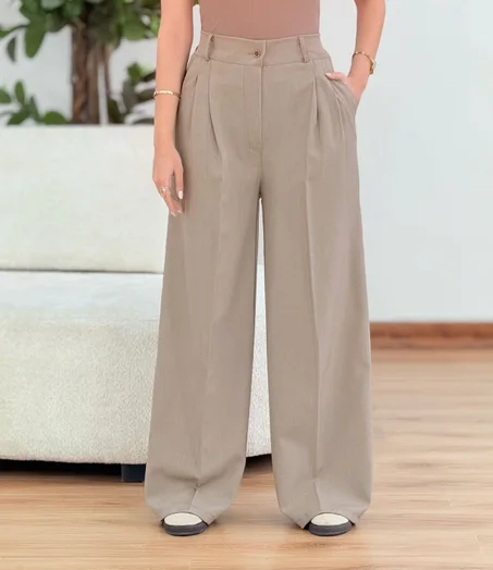 بنطال رسمي واسع بتصميم أنيق