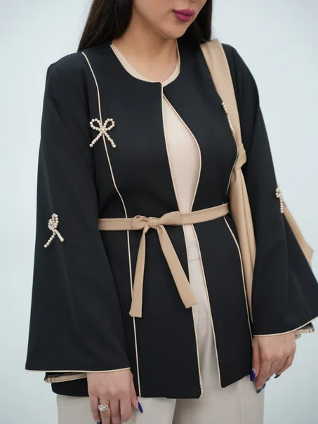عباية مفتوحة قصيرة بحزام