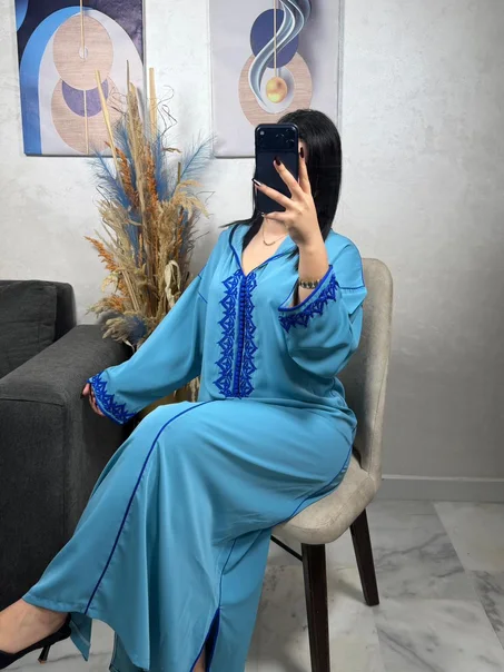 جلابة مطروزة عصرية بتصميم انيق ومميز