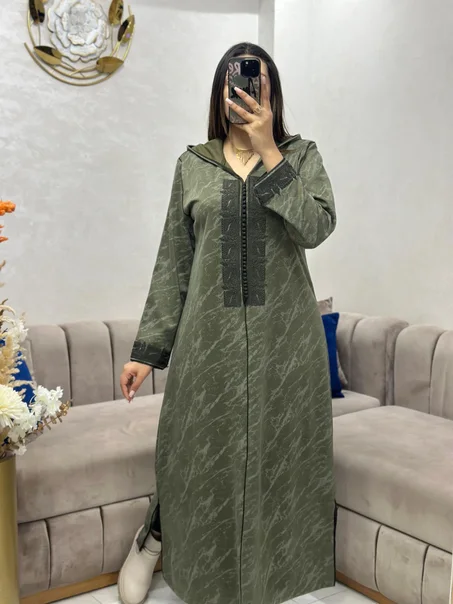 جلابة مطروزة عصرية بتصميم انيق ومميز