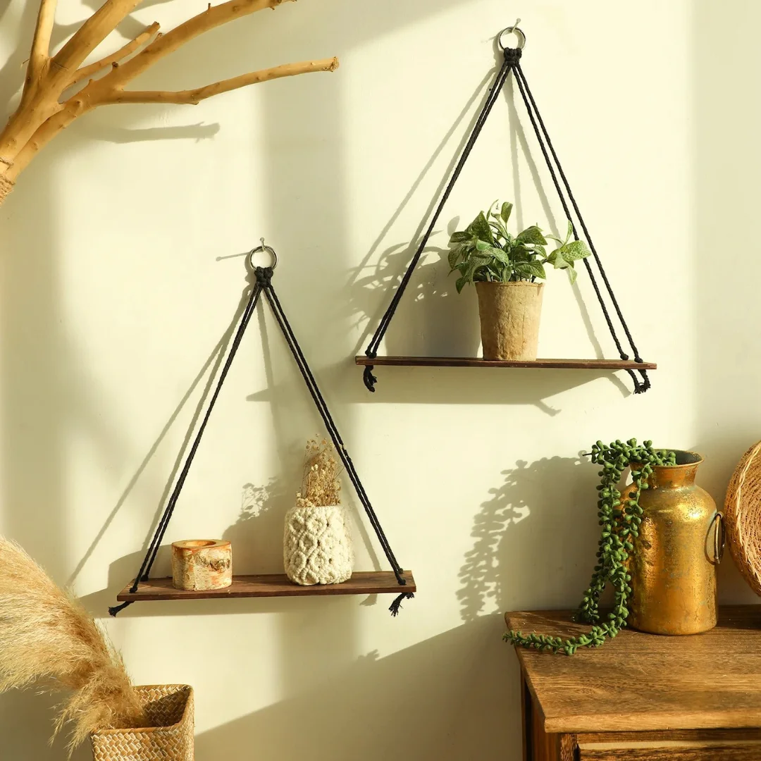 رفوف خشبية معلقة - لمسة مميزة لديكورك