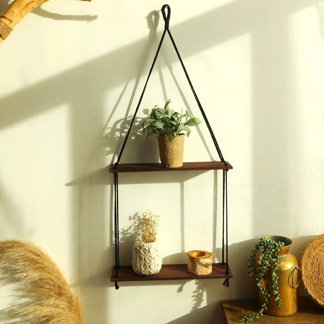 رفوف خشبية معلقة - لمسة مميزة لديكورك