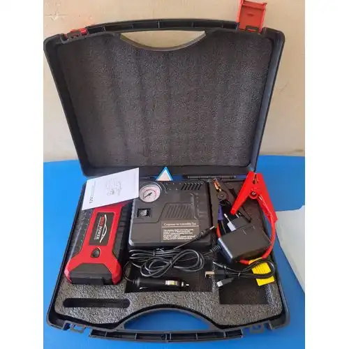 جهاز إقلاع السيارة S400 بقوة 1000A مع باور بانك 4 منافذ USB ومصباح LED – Jump Starter متعدد الاستخدامات