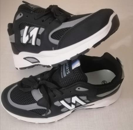 حذاء شبابي اسود