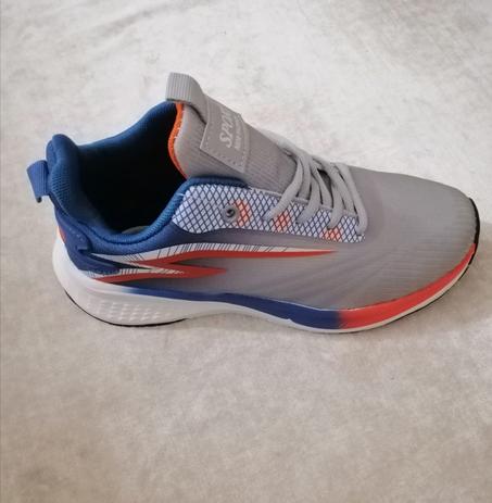 حذاء رياضي ازرق غامق