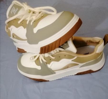 حذاء بني فاتح