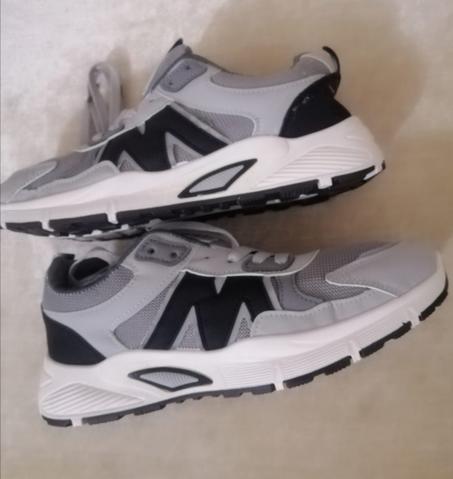 حذاء شبابي ممزوج بالأبيض و الرمادي