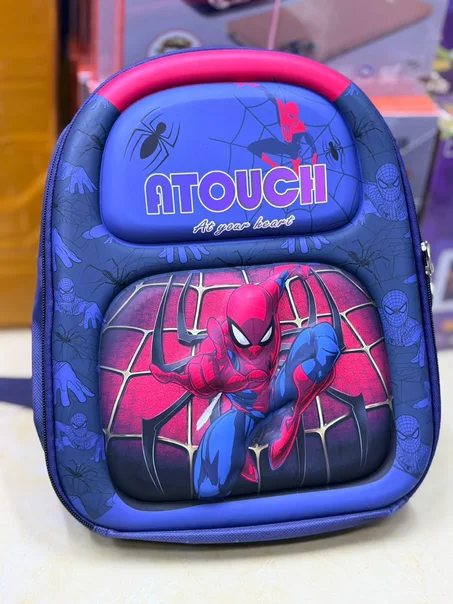 Sac à dos  Spider-Man 3D pour enfants de la marque Atouch design 3D en relief représentant Spider-Man