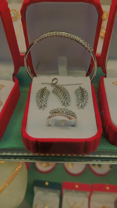 سوار , قلادة , أقراط , خاتم