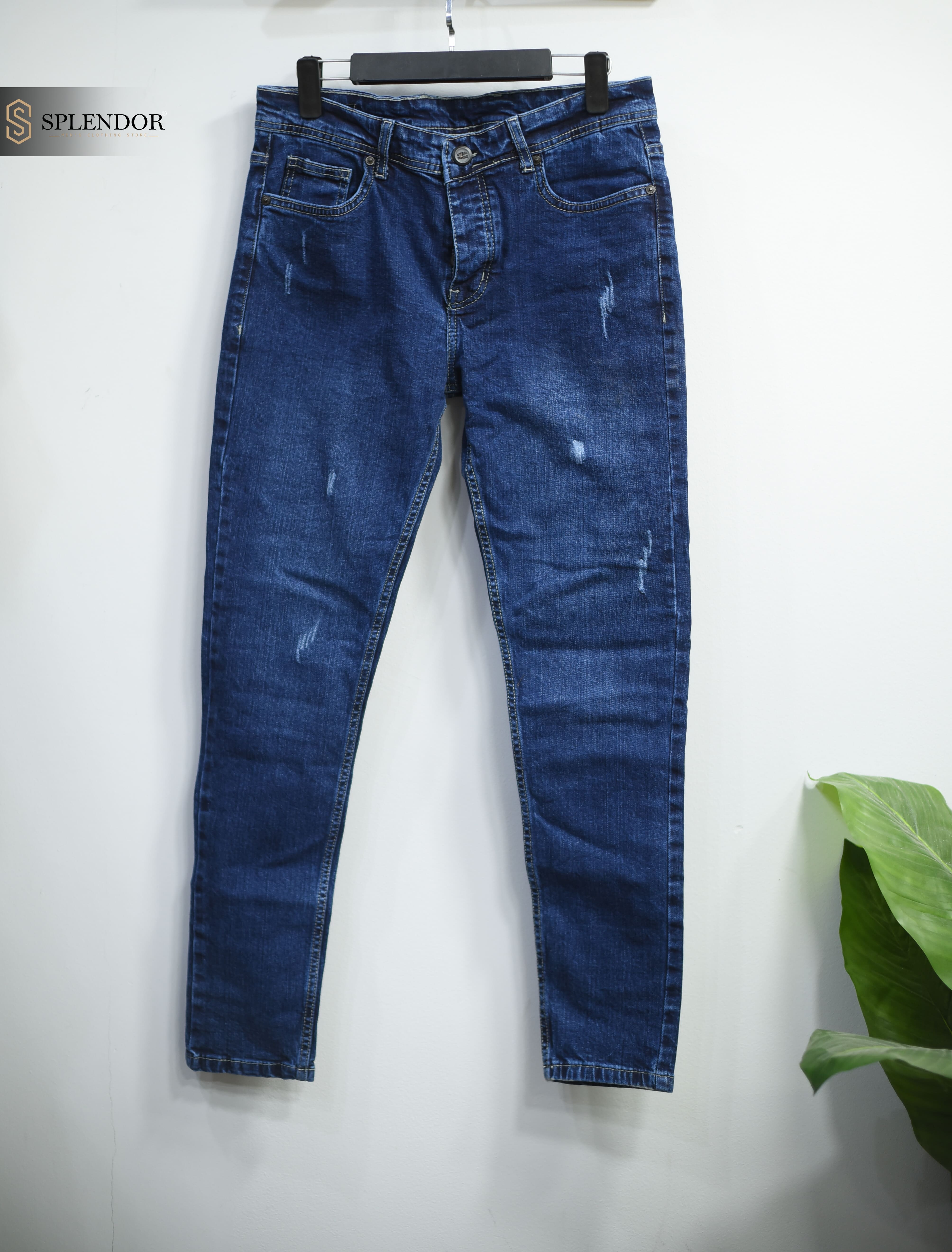 Slim fit distressed pants
