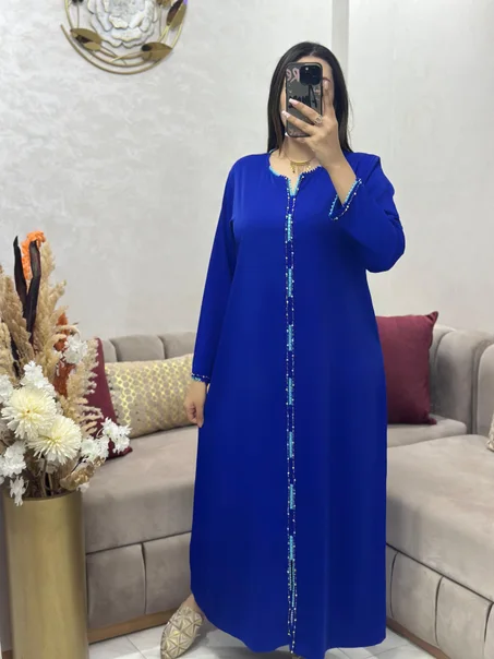 جلابة أنيقة متعددة الألوان بتطريز راقي
