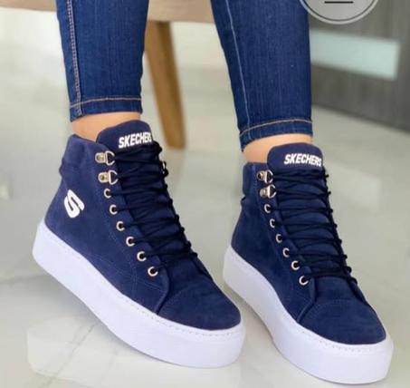 أحذية رياضية عالية للنساء