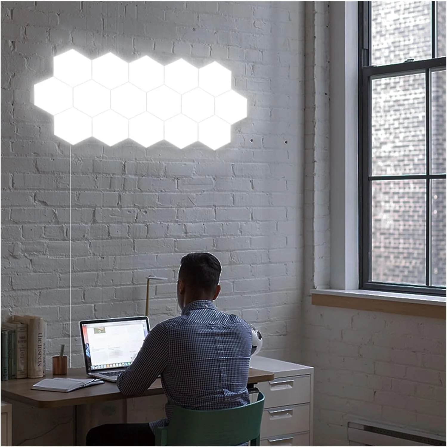 مصباح حائط يعمل باللمس  أنيق وعصري