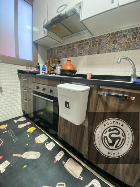 سلة مهملات المعلقة مع غطاء Poubelle murale avec couvercle coulissant