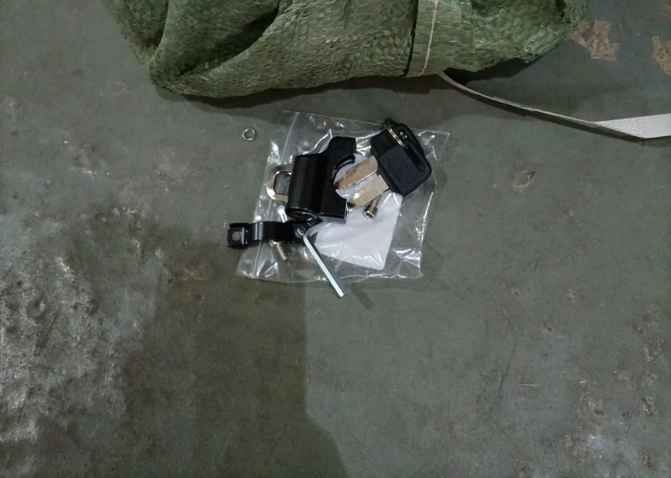 قفل خوذة الدراجة النارية طريقة مريحة وآمنة لتخزين خوذة دراجة نارية عندما لا تكون قيد الاستخدام