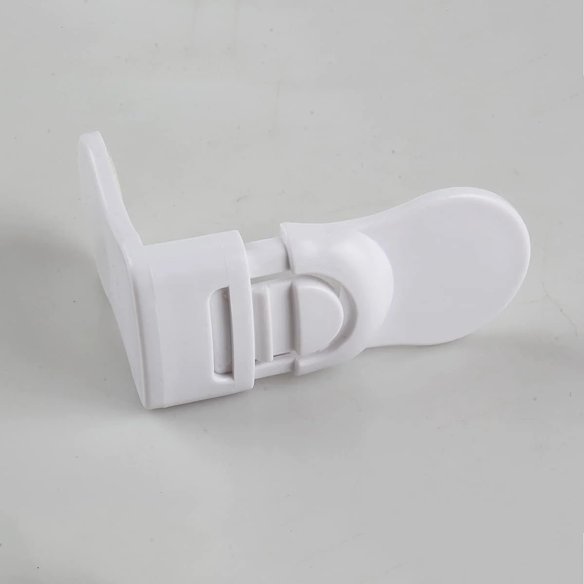 قفل الخزانة هو اداة تستخدم لتأمين وإغلاق الخزانة والأدراج بشكل آمن