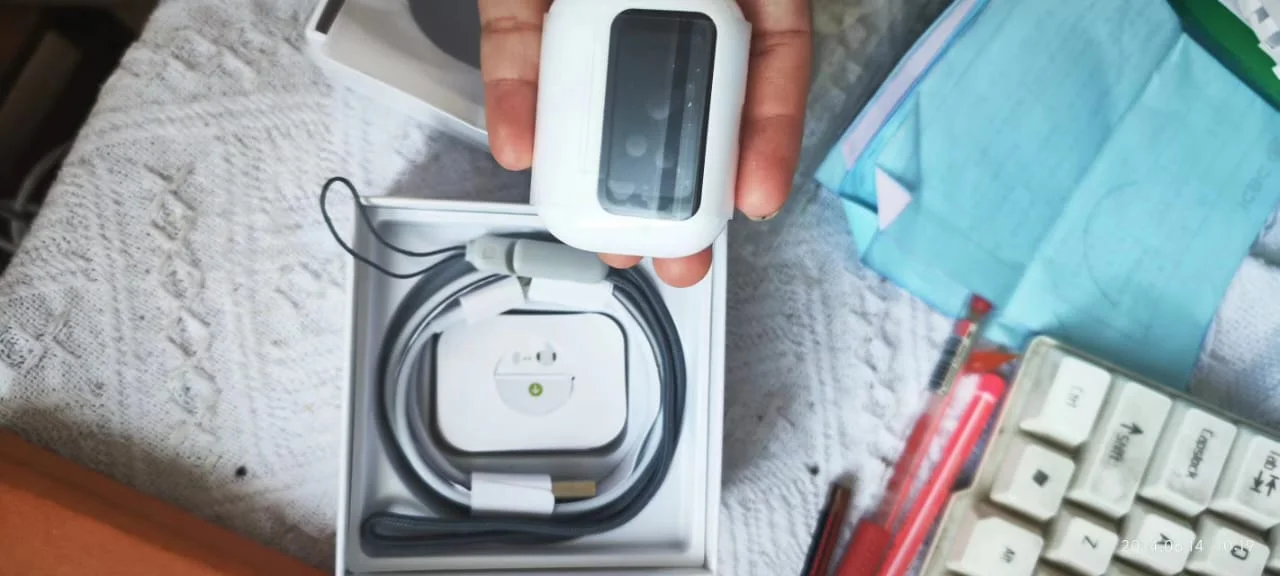 سماعات أذن لاسلكية مع شاشة تعمل باللمس  مميزات المنتج: