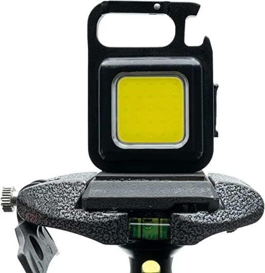 ضوء عمل LED من الألومنيوم القابل لإعادة الشحن من كودياك كومبانيون 500 لومن | 3 أنماط سطوع أبيض | 6 أوضاع مسند/مقبض | تقييم CRI >94 | حلقة تثبيت زنبركية | فتاحة زجاجات | مقاومة للما