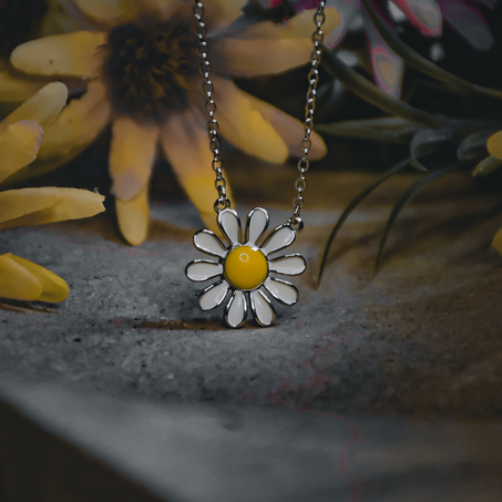 DAISY PENDANT NECKLACE