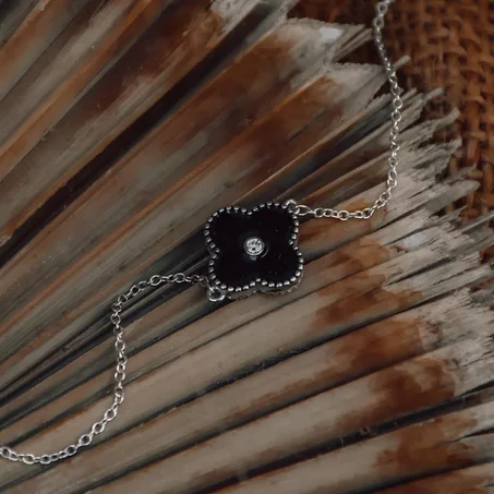 BLACK ONYX FLOWER BRACELET