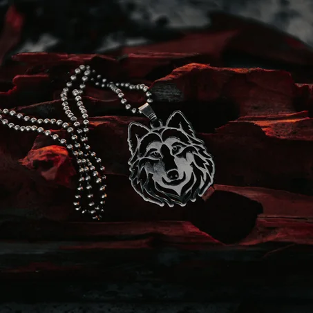WOLF PENDANT NECKLACE